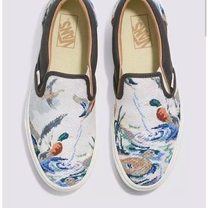 Van with the duck canvas